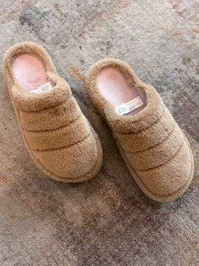 FREE PEOPLE It's A Vibe Platform Slippers / Teddy. size 10